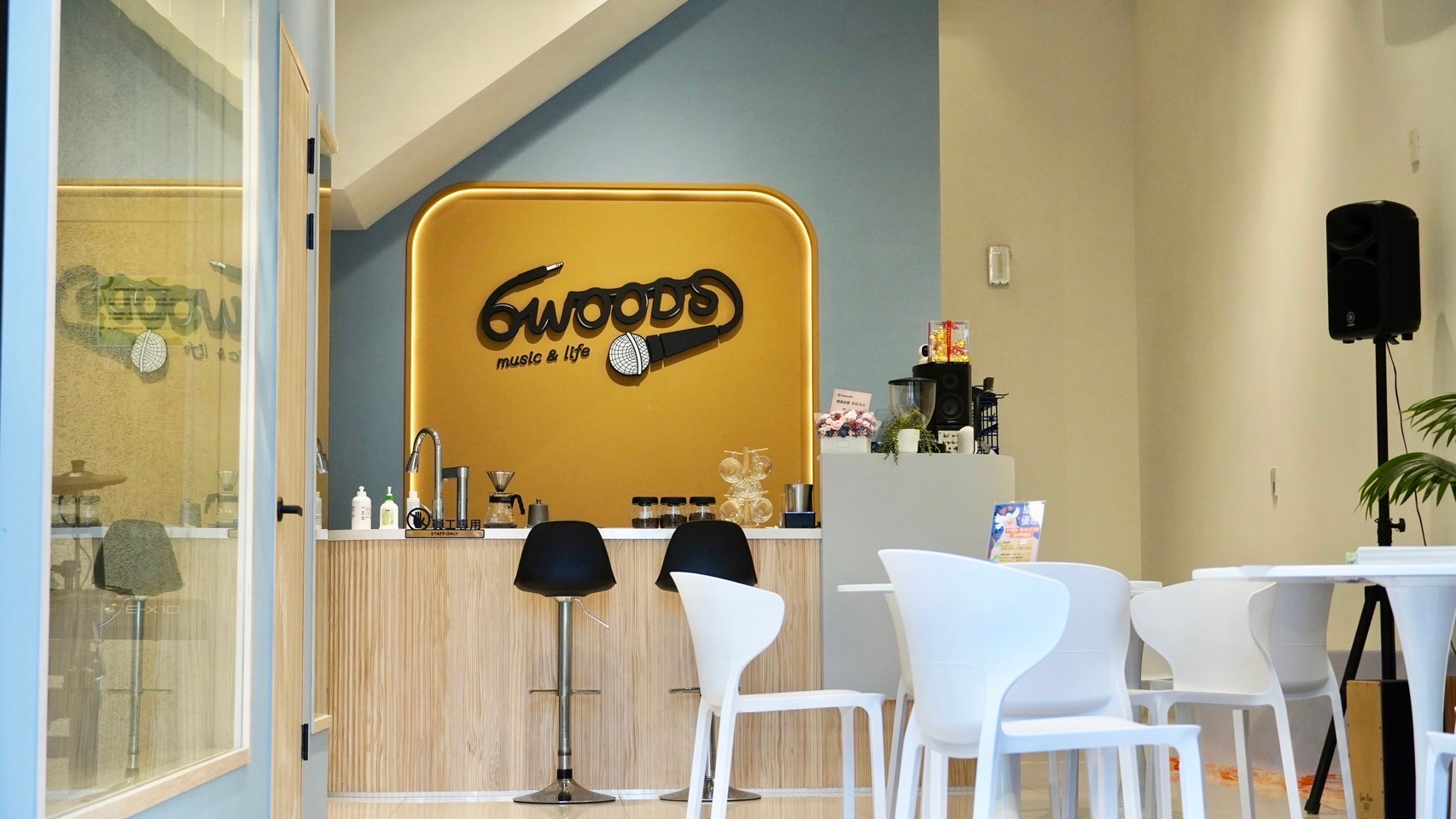 6WOODS 音樂俱樂部新竹音樂教室吧檯交誼空間
